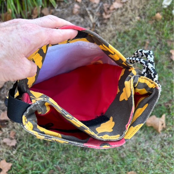 KAVU Limited Edition Floral Crossbody - Picture 5 of 7